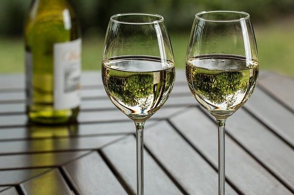 White Wine Is An OK Alcohol and Keto Diet