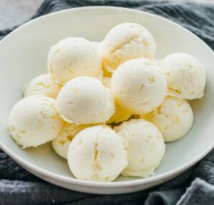 No-Bake Lemon Cheesecake Fat Bombs